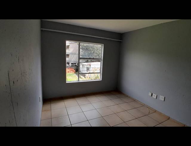 2 BEDROOM APARTMENT FOR SALE IN KEMPTON PARK CENTRAL